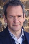 Slika glumca Alexander Armstrong