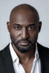 Slika glumca Adrian Holmes