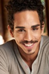 Slika glumca Ray Santiago