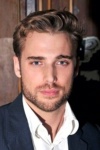 Slika glumca Dustin Milligan