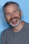 Slika glumca Roger Craig Smith
