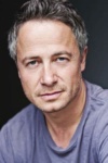 Slika glumca Oliver Milburn
