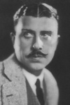 Slika glumca Stuart Holmes
