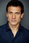 Slika glumca Simon Merrells