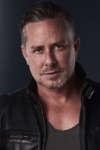Slika glumca Dean Armstrong