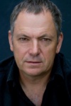 Slika glumca Peter Elliott