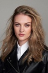 Slika glumca Lara Peake