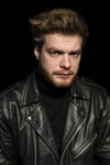 Slika glumca Piotr Pacek