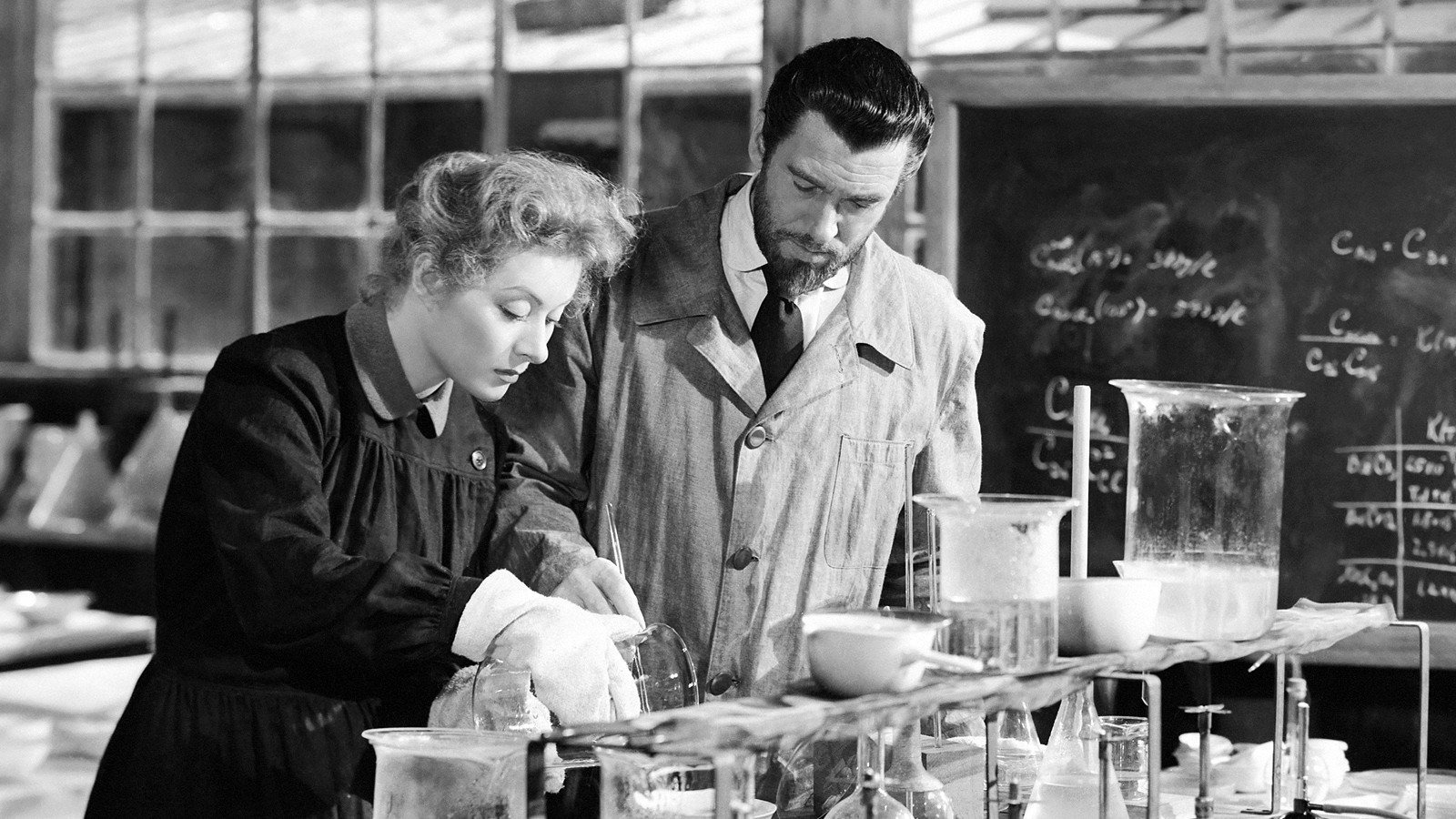 Pozadina za film Madame Curie