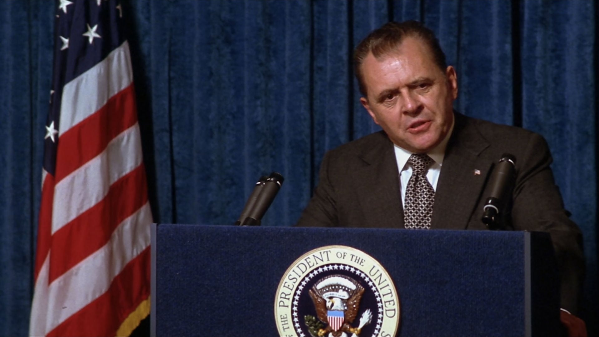 Pozadina za film Nixon